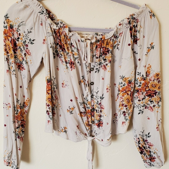 🌸🌼 On/off shoulder blouse 🌼🌸 - Picture 1 of 2